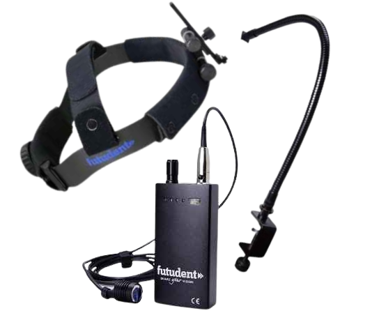 Verschiedenes Zubehör wie ein Stirnband, ein externes kleines LED Licht und ein flexibler Arm mit einer Klemme.
